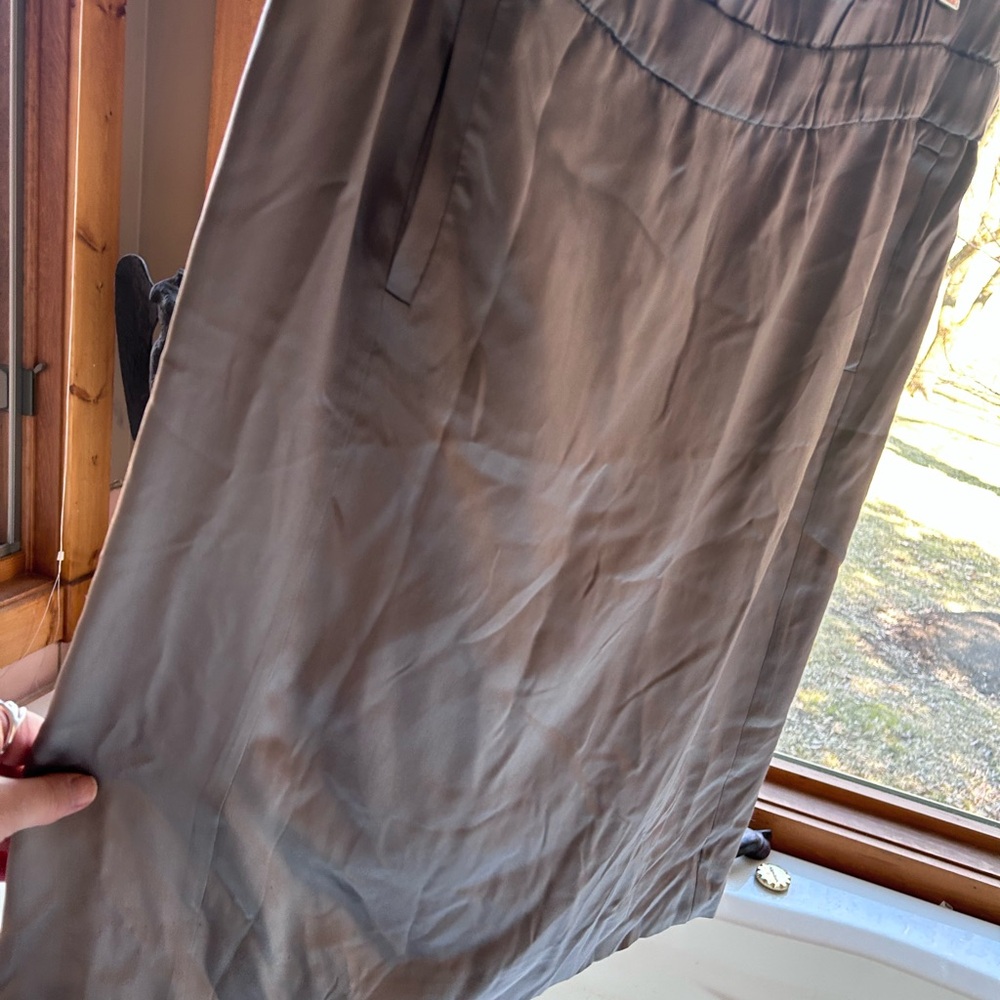 J. Crew Silver grey 100% silk skirt pull on w pockets size 4